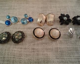 VINTAGE EARRINGS