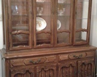 THOMASVILLE MID CENTURY MODERN LIGHTED CHINA CABINET
NOW DISCOUNTED TO $75.00
