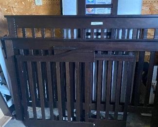 Crib that converts to twin bed