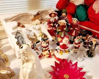 Nativity set/ musical Santa/carollers