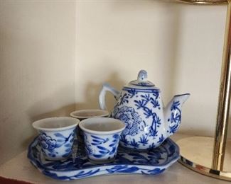 Tea set miniature 