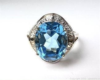 Nice 10kt Blue Topaz Ring