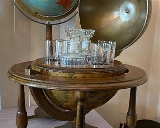 Vintage globe with stand
Vintage globe bar
