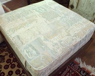 hassock w/removeable cushion