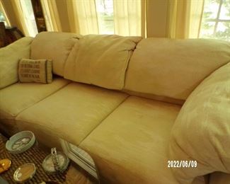 sleeper sofa, is cream not yellos