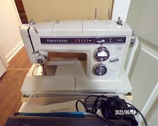 sewing machine w/case