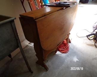 drop leaf gate leg table