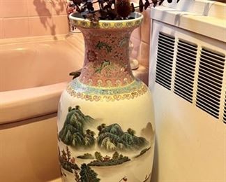 Large Asian vase 