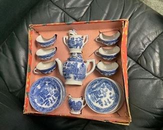 Antique child’s Blue Willow tea service in original box 
