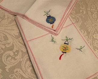 Luncheon cloth with napkins.  