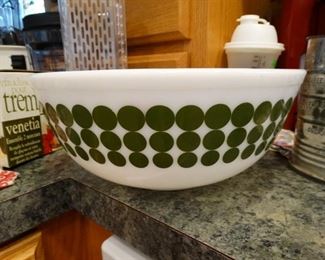 Pyrex Green Dot