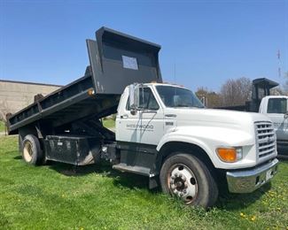 1998 FORD F800 WITH DIESEL ENGINE, ONLY 140K MILES