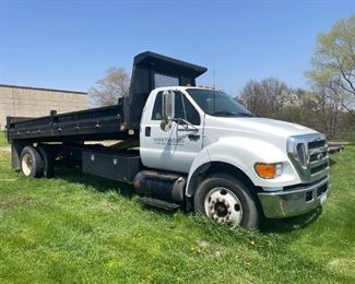 2004 FORD F750 DIESEL CONTRACTORS DUMP TRUCK WITH CAT C-7 ENGINE. ONLY 109K MILES
