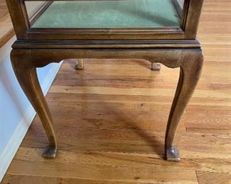 Vintage Wooden End Table/Shadowbox On Cabriole Legs With Hinged Glass Top Interior Lined With Green Velvet
Lot #: 19