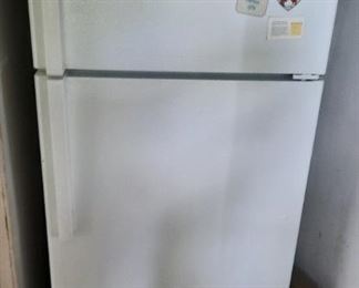 GE REFRIGERATOR