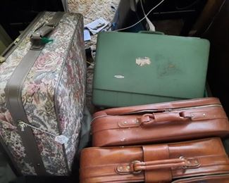SUITCASES AND MAKEUP CASES