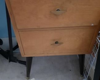 SMALL 2 DRAWER STAND