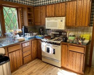 Lots of great kitchen items