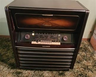 Grundig Radio- Majestic Musical Instrument From Germany 1956/1957 Radio Works and Turntable turns on but needs some work. 29"x33"x16"
