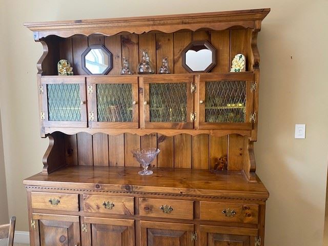 Beautiful hutch.  Use in your dinning room, office or den