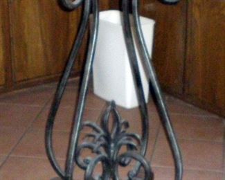 Very nice Kitchen pub table