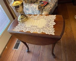Q Anne cherry drop leaf end table