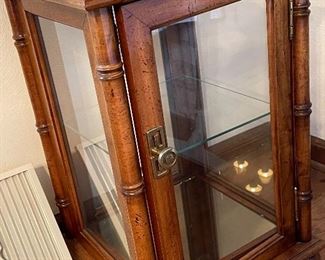 Curio end table