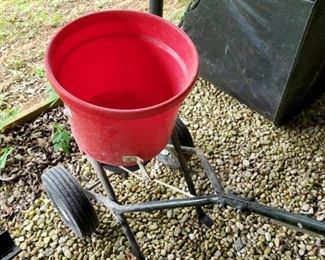 Garden spreader