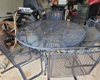 Vintage wr iron patio dining table/4 chairs