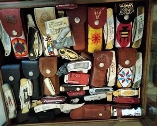 Assorted collector knuves, including, Schrade, Case, Smith & Wesson, Franklin Mint, etc.