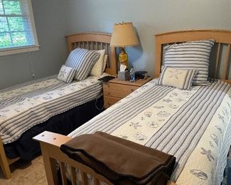 twin beds/mattresses/bedding