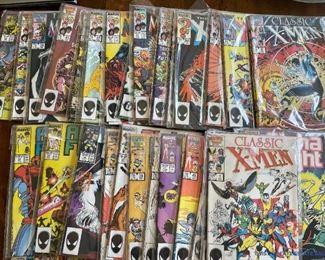 Large Comic Book Collection of HUNDREDS of Comics