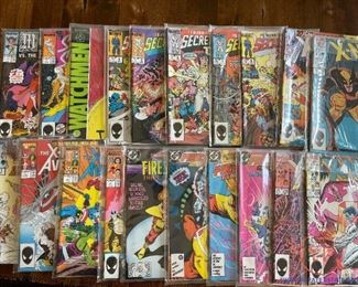 Large Comic Book Collection of HUNDREDS of Comics