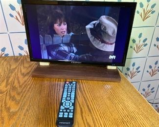 Element 18in TV with Remote