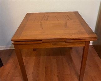 Up leaf table 
Measures 