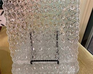 Daisy & Button dessert/salad plates
Set of 8
Made in 1850-1910