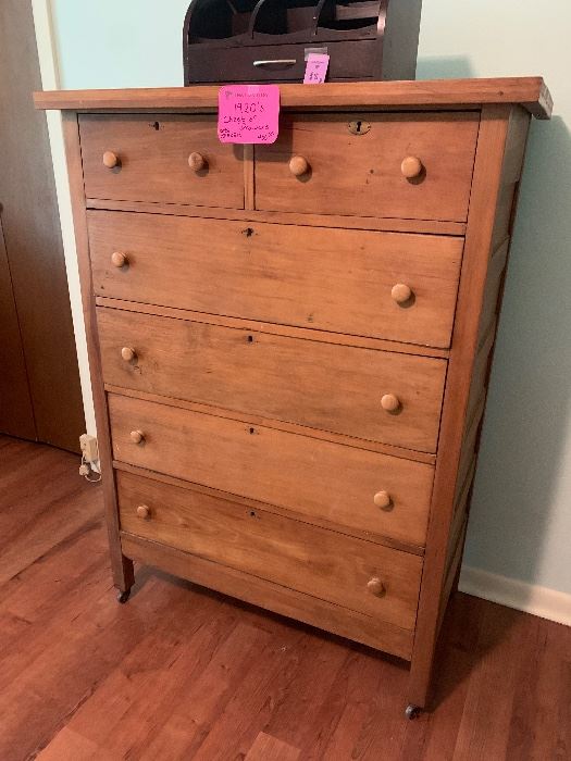 1920 SHAKER chest of drawers.  Valued between 4-5k.  We are selling for $400