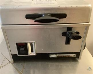 incoln Fresh-O-Matic food steamer, Model# 4000-4, SN# 143135, rusty steamer tray inside, unknown working condition, H 12"x W 14"x D 16".