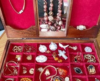 Vintage jewelry estate collection: gold, silver, precious and semi-precious stones, pins, rings, bracelets, brooches 