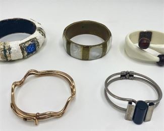 5 Vintage Bracelets
Lot #: 75