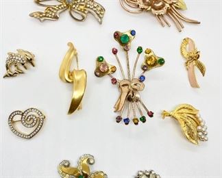 Ten Vintage Brooches Pins
Lot #: 59