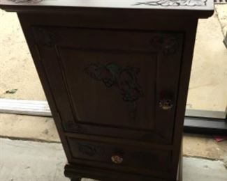 Small cabinet/chest