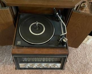 Magnavox vintage phonograph stereo