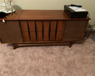 RCA vintage phonograph console stereo - Works!