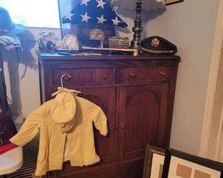 Gentleman's dresser 