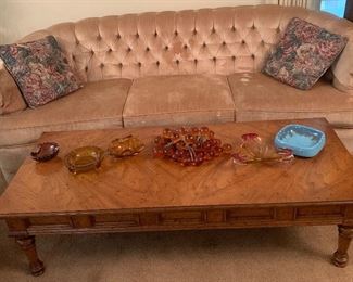 Vintage crushed velvet sofa in great condition and nice wood coffee table