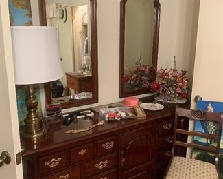 Two mirror dresser