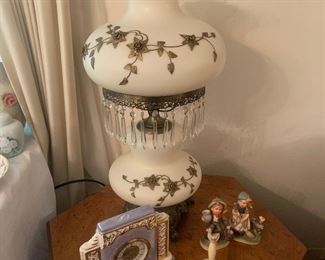 Gorgeous antique lamp that works perfect 