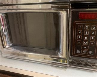 Vintage working microwave..perfectly
clean and works perfect too!
