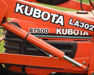 Kubota B7500 With Loader Bucket